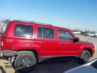 2016 Jeep Patriot Sport SE z VIN 1C4NJPBA8GD711742, wystawiony jako IAAI lot #42229302 z przebiegiem 122 732 mil mil oraz . Historia ofert i sprzedaży dostępna na DreamBid. Obrazek 14.