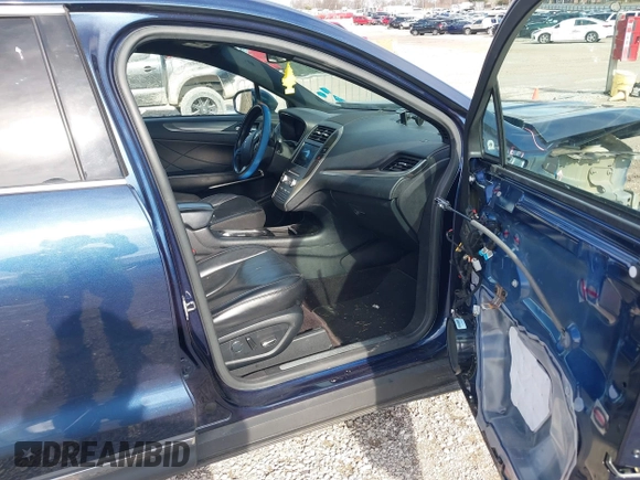 2017 Lincoln MKC Select with VIN 5LMCJ2D94HUL50145, listed as a IAAI auction lot 41620695 with 100,331 mi miles and . Bid and sale history available at DreamBid. Image 5.