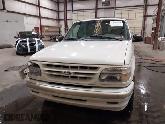 1998 Ford Explorer XLT с VIN 1FMZU35P6WZB26527, выставлен на аукционе IAAI как лот 42235991 с пробегом 215 020 миль миль и . История ставок и продаж доступна на DreamBid. Изображение 13.