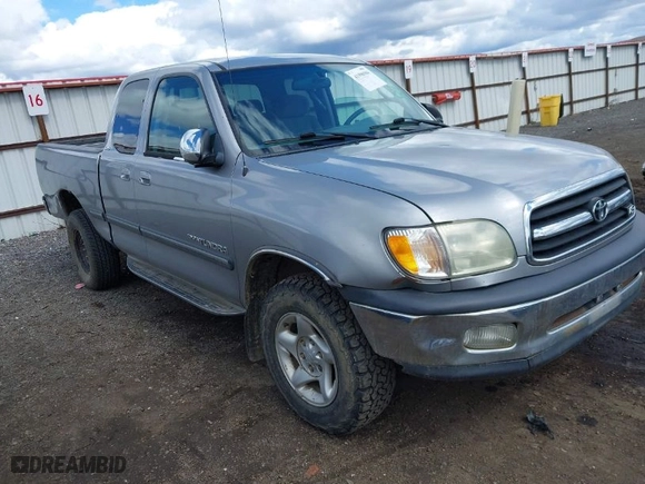 2002 Toyota Tundra SR5 with VIN 5TBBT44172S324808, listed as a IAAI auction lot 41998084 with 233,109 mi miles. Bid and sale history available at carsss.com. Image 1.