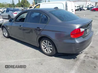 2007 BMW 3 Series 328i z VIN WBAVA37527NL17651, wystawiony jako IAAI lot #42277978 z przebiegiem 213 887 mil mil oraz . Historia ofert i sprzedaży dostępna na DreamBid. Obrazek 3.