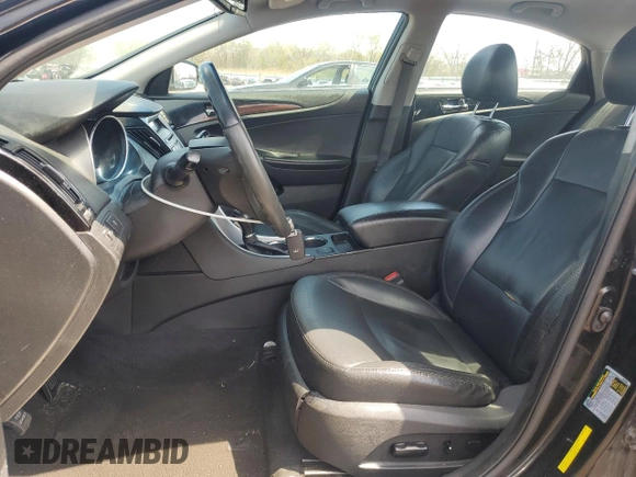 2013 Hyundai Sonata Limited z VIN 5NPEC4AC7DH504924, wystawiony jako Copart lot #54246895 z przebiegiem 168 569 mil mil oraz Szkoda całkowita • Salvage title. Historia ofert i sprzedaży dostępna na DreamBid. Obrazek 7.