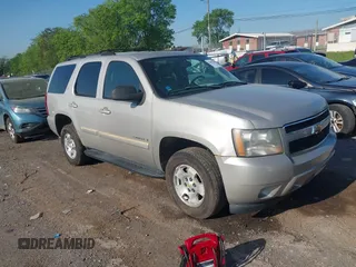 2007 Chevrolet Tahoe LTZ z VIN 1GNFK13057J255194, wystawiony jako IAAI lot #42093966 z przebiegiem 222 145 mil mil oraz . Historia ofert i sprzedaży dostępna na DreamBid. Obrazek 1.
