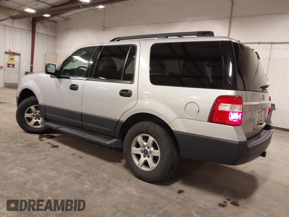 2015 Ford Expedition XL with VIN 1FMJU1GT2FEF24210, listed as a IAAI auction lot 42146158 with 213,276 mi miles and . Bid and sale history available at DreamBid. Image 3.