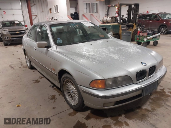 1998 BMW 5 Series 540i z VIN WBADE6320WBW62822, wystawiony jako IAAI lot #41534351 z przebiegiem 228 570 mil mil oraz . Historia ofert i sprzedaży dostępna na DreamBid. Obrazek 1.