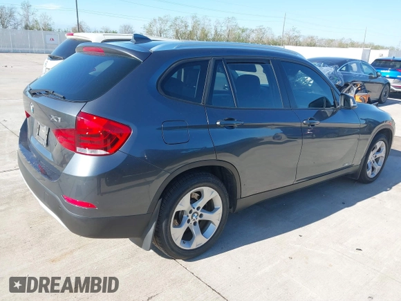 2014 BMW X1 sDrive28i z VIN WBAVM1C57EVW47767, wystawiony jako IAAI lot #41867313 z przebiegiem 90 431 mil mil oraz . Historia ofert i sprzedaży dostępna na DreamBid. Obrazek 4.