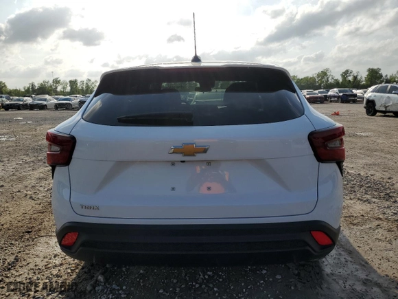 2025 Chevrolet Trax LS with VIN KL77LFEPXSC046318, listed as a Copart auction lot 51610305 with 18,137 mi miles and Salvage Title. Bid and sale history available at carsss.com. Image 6.