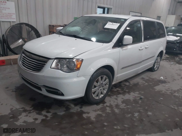 2016 Chrysler Town & Country Touring with VIN 2C4RC1BG1GR147670, listed as a IAAI auction lot 41600937 with 183,772 mi miles. Bid and sale history available at carsss.com. Image 18.