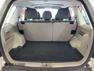2011 Ford Escape XLS z VIN 1FMCU9C71BKB04384, wystawiony jako IAAI lot #42790150 z przebiegiem 103 089 mil mil oraz . Historia ofert i sprzedaży dostępna na DreamBid. Obrazek 13.