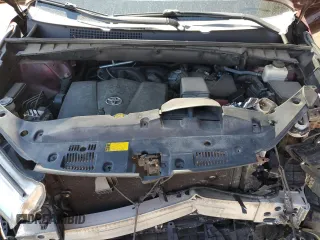 2018 Toyota Highlander SE z VIN 5TDJZRFH8JS494912, wystawiony jako Copart lot #57779415 z przebiegiem 131 362 mil mil oraz Szkoda całkowita • Salvage title. Historia ofert i sprzedaży dostępna na DreamBid. Obrazek 12.