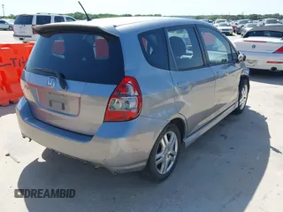 2007 Honda Fit Sport z VIN JHMGD38607S022249, wystawiony jako IAAI lot #42306807 z przebiegiem 101 422 mil mil oraz . Historia ofert i sprzedaży dostępna na DreamBid. Obrazek 4.