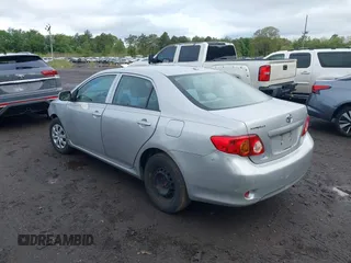 2010 Toyota Corolla z VIN 2T1BU4EE4AC307784, wystawiony jako IAAI lot #42315242 z przebiegiem 51 381 mil mil oraz . Historia ofert i sprzedaży dostępna na DreamBid. Obrazek 3.
