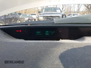 2005 Toyota Prius z VIN JTDKB20UX53056020, wystawiony jako IAAI lot #41829041 z przebiegiem 224 762 mil mil oraz . Historia ofert i sprzedaży dostępna na DreamBid. Obrazek 7.