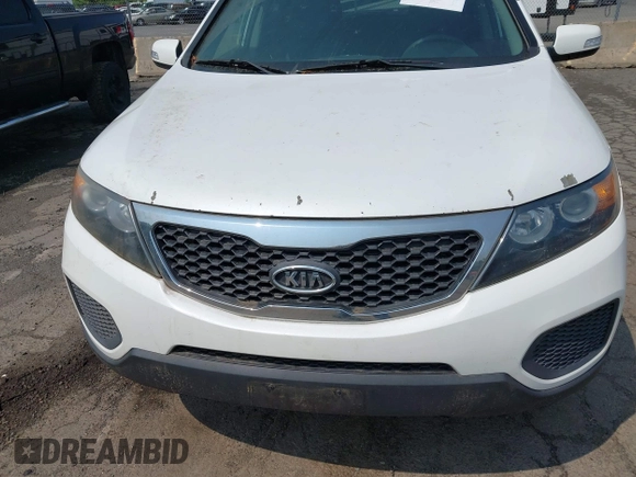 2012 Kia Sorento LX z VIN 5XYKT4A15CG256924, wystawiony jako IAAI lot #42483108 z przebiegiem 208 525 mil mil oraz . Historia ofert i sprzedaży dostępna na DreamBid. Obrazek 6.