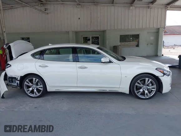 2018 Infiniti Q70 Luxe with VIN JN1BY1PP4JM330361, listed as a IAAI auction lot 42469866 with 69,986 mi miles and . Bid and sale history available at DreamBid. Image 13.