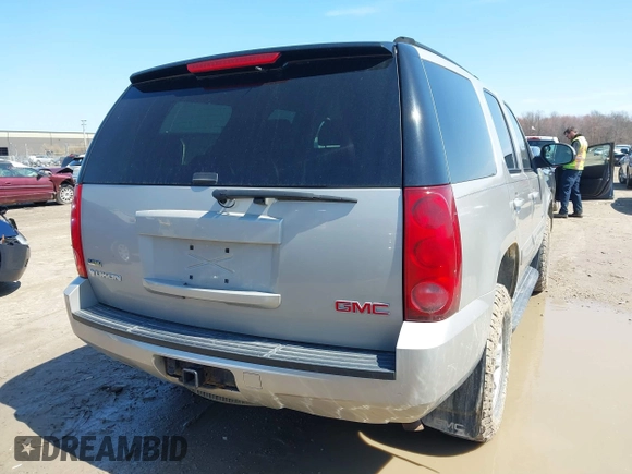 2007 GMC Yukon SLE z VIN 1GKFK13057J197990, wystawiony jako IAAI lot #41963224 z przebiegiem 187 060 mil mil oraz . Historia ofert i sprzedaży dostępna na DreamBid. Obrazek 4.
