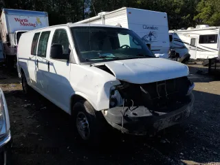 2019 Chevrolet Express Cargo z VIN 1GCWGBFG4K1185639, wystawiony jako Copart lot #88564825 z przebiegiem Nie podano mil oraz Szkoda całkowita • Salvage title. Historia ofert i sprzedaży dostępna na DreamBid. Obrazek 4.