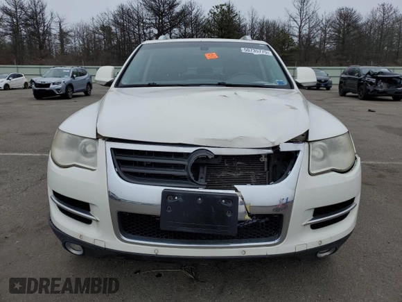 2008 Volkswagen Touareg V6 z VIN WVGBE77L08D043577, wystawiony jako Copart lot #50735775 z przebiegiem Nie podano mil oraz Szkoda całkowita • Salvage title. Historia ofert i sprzedaży dostępna na DreamBid. Obrazek 5.