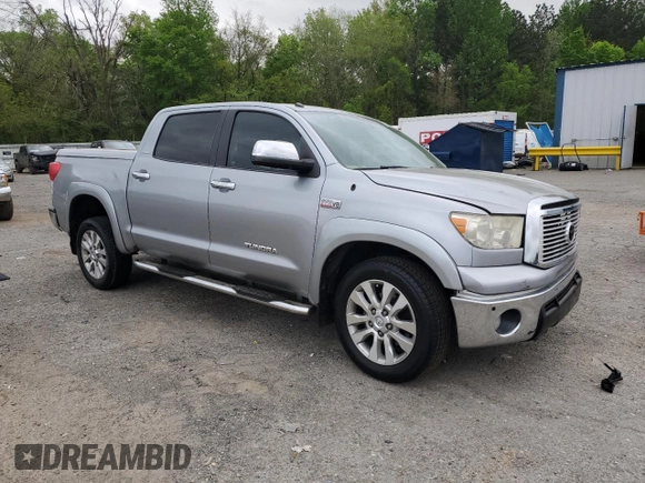 2013 Toyota Tundra Limited z VIN 5TFFY5F18DX136180, wystawiony jako Copart lot #51525745 z przebiegiem Nie podano mil oraz Szkoda całkowita • Salvage title. Historia ofert i sprzedaży dostępna na DreamBid. Obrazek 4.