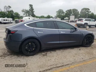 2020 Tesla Model 3 Long Range z VIN 5YJ3E1EB7LF710646, wystawiony jako Copart lot #57403355 z przebiegiem 98 080 mil mil oraz Szkoda całkowita • Salvage title. Historia ofert i sprzedaży dostępna na DreamBid. Obrazek 3.