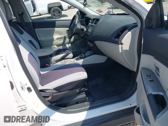 2018 Mitsubishi Outlander ES z VIN JA4AP3AU9JU023316, wystawiony jako IAAI lot #42496213 z przebiegiem 24 772 mil mil oraz . Historia ofert i sprzedaży dostępna na DreamBid. Obrazek 5.