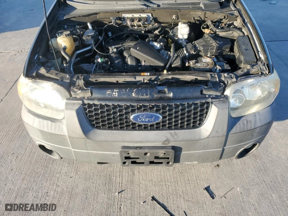 2007 Ford Escape XLT with VIN 1FMYU03107KB17034, listed as a Copart auction lot 80578964 with 268,752 mi miles and Clean Title. Bid and sale history available at carsss.com. Image 12.