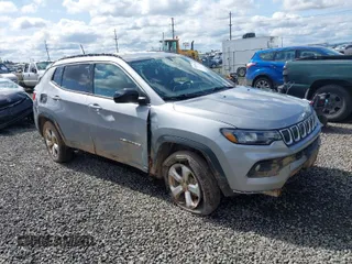 2022 Jeep Compass Altitude with VIN 3C4NJDBB9NT135223, listed as a IAAI auction lot 41935451 with 38,215 mi miles and . Bid and sale history available at carsss.com. Image 1.