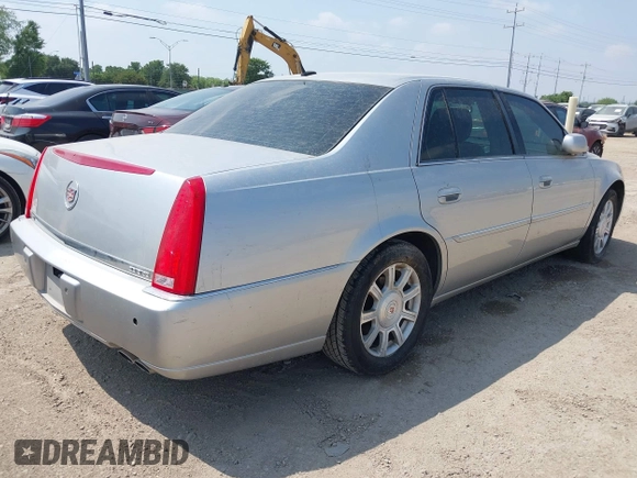 2008 Cadillac DTS 1SA z VIN 1G6KD57Y38U161178, wystawiony jako IAAI lot #42333039 z przebiegiem 116 469 mil mil oraz . Historia ofert i sprzedaży dostępna na DreamBid. Obrazek 4.