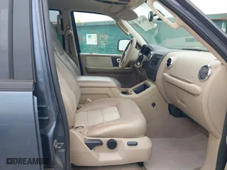 2005 Ford Expedition Eddie Bauer with VIN 1FMFU17525LA87052, listed as a IAAI auction lot 42042940 with 226,105 mi miles. Bid and sale history available at carsss.com. Image 5.
