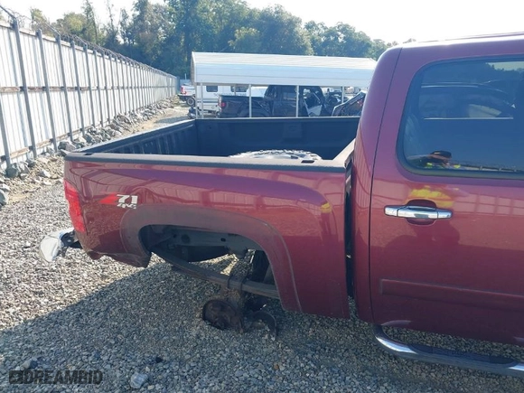 2008 Chevrolet Silverado 1500 LT w/1LT with VIN 2GCEK13J181246470, listed as a IAAI auction lot 40390209 with 195,631 mi miles. Bid and sale history available at carsss.com. Image 18.