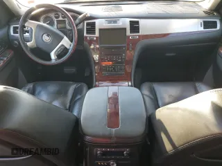 2010 Cadillac Escalade ESV Luxury z VIN 1GYUKHEF5AR156159, wystawiony jako Copart lot #41817085 z przebiegiem 308 631 mil mil oraz Nie do naprawy. Historia ofert i sprzedaży dostępna na DreamBid. Obrazek 8.
