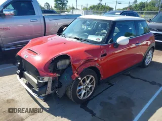 2014 MINI Hardtop S z VIN WMWXM7C52ET969336, wystawiony jako IAAI lot #42112470 z przebiegiem 112 107 mil mil oraz . Historia ofert i sprzedaży dostępna na DreamBid. Obrazek 2.