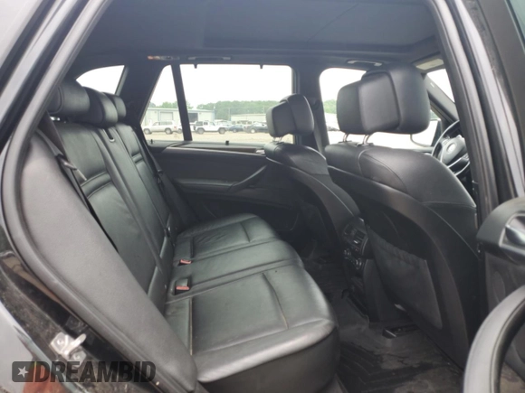 2013 BMW X5 xDrive50i z VIN 5UXZV8C53DL898918, wystawiony jako Copart lot #57604905 z przebiegiem 158 038 mil mil oraz Czysty tytuł • Clean title. Historia ofert i sprzedaży dostępna na DreamBid. Obrazek 11.