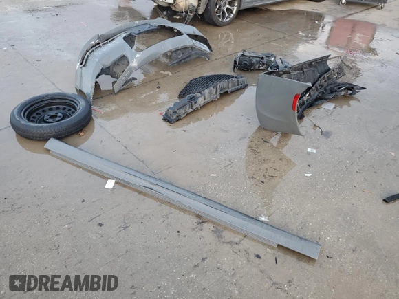 2018 Chrysler 300 S with VIN 2C3CCABG7JH151553, listed as a Copart auction lot 84757524 with 140,800 mi miles and Salvage Title. Bid and sale history available at DreamBid. Image 12.