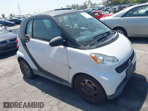2013 Smart fortwo Pure z VIN WMEEJ3BA9DK608864, wystawiony jako IAAI lot #42314857 z przebiegiem 159 513 mil mil oraz . Historia ofert i sprzedaży dostępna na DreamBid. Obrazek 1.