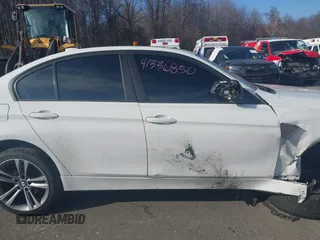 2015 BMW 3 Series 320i xDrive с VIN WBA3C3G55FNS75282, выставлен на аукционе IAAI как лот 41336850 с пробегом 120 856 миль миль и . История ставок и продаж доступна на DreamBid. Изображение 13.