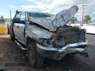 2015 Ram 2500 Tradesman z VIN 3C6UR5HL2FG548208, wystawiony jako IAAI lot #40566236 z przebiegiem 177 580 mil mil oraz . Historia ofert i sprzedaży dostępna na DreamBid. Obrazek 1.