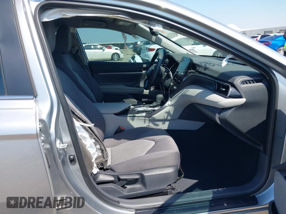 2024 Toyota Camry LE z VIN 4T1R11AKXRU883388, wystawiony jako IAAI lot #41977607 z przebiegiem 8 784 mil mil oraz . Historia ofert i sprzedaży dostępna na DreamBid. Obrazek 5.