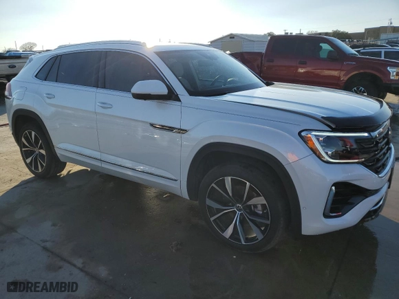 2024 Volkswagen Atlas Cross Sport 2.0T SEL Premium R-Line with VIN 1V2FE2CA2RC228832, listed as a Copart auction lot 84940934 with 7,647 mi miles and Salvage Title. Bid and sale history available at carsss.com. Image 4.