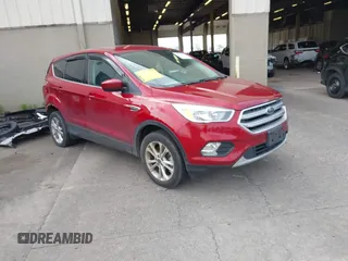 2017 Ford Escape SE z VIN 1FMCU9G91HUC35811, wystawiony jako IAAI lot #41975799 z przebiegiem 97 581 mil mil oraz . Historia ofert i sprzedaży dostępna na DreamBid. Obrazek 1.