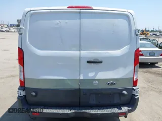 2018 Ford Transit z VIN 1FTYE1YM3JKA17396, wystawiony jako IAAI lot #42575062 z przebiegiem 68 063 mil mil oraz . Historia ofert i sprzedaży dostępna na DreamBid. Obrazek 16.