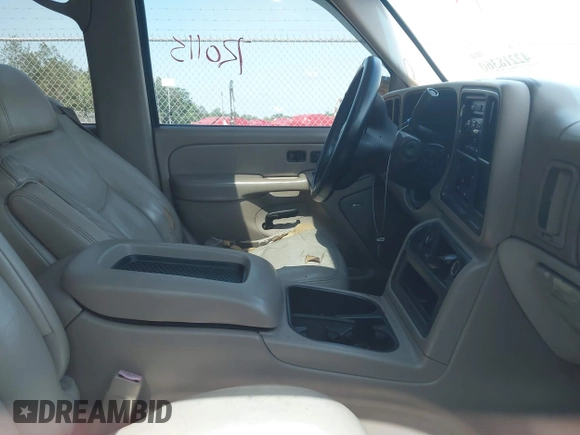 2005 Chevrolet Suburban LT z VIN 3GNEC16Z15G244050, wystawiony jako IAAI lot #42218360 z przebiegiem 124 837 mil mil oraz . Historia ofert i sprzedaży dostępna na DreamBid. Obrazek 5.