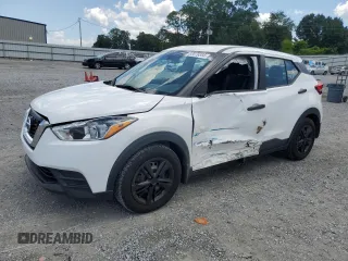 2020 Nissan Kicks S z VIN 3N1CP5BV7LL523086, wystawiony jako Copart lot #57879385 z przebiegiem 47 286 mil mil oraz Szkoda całkowita • Salvage title. Historia ofert i sprzedaży dostępna na DreamBid. Obrazek 1.