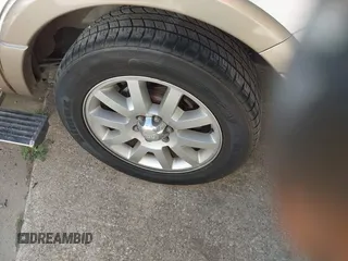 2012 Ford Expedition XLT с VIN 1FMJU1H57CEF46831, выставлен на аукционе IAAI как лот 42078155 с пробегом 232 254 миль миль и . История ставок и продаж доступна на DreamBid. Изображение 6.