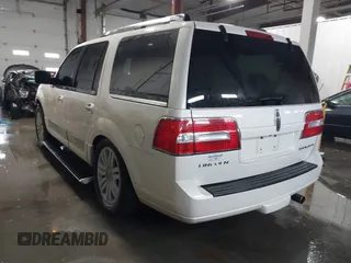 2008 Lincoln Navigator with VIN 5LMFU28528LJ13624, listed as a IAAI auction lot 41359456 with 224,798 mi miles. Bid and sale history available at carsss.com. Image 3.