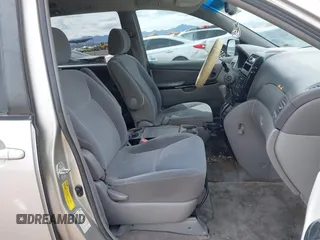2005 Toyota Sienna LE with VIN 5TDBA23C95S052383, listed as a IAAI auction lot 41804026 with 203,429 mi miles. Bid and sale history available at carsss.com. Image 5.
