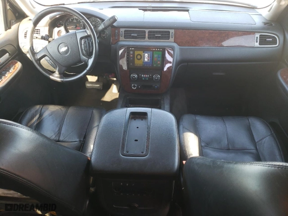 2009 Chevrolet Suburban LT w/2LT with VIN 1GNFK26369R272487, listed as a Copart auction lot 88810655 with 317,184 mi miles and Clean Title. Bid and sale history available at carsss.com. Image 8.