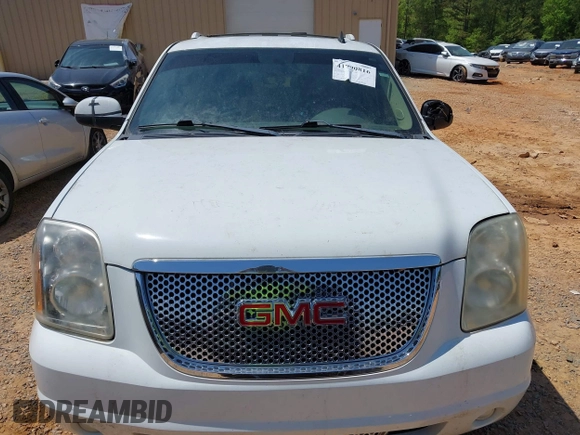 2011 GMC Yukon XL Denali with VIN 1GKS2MEF9BR198152, listed as a IAAI auction lot 41990816 with 235,010 mi miles. Bid and sale history available at carsss.com. Image 12.