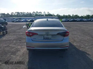 2016 Hyundai Sonata SE z VIN 5NPE24AF8GH350287, wystawiony jako IAAI lot #42476022 z przebiegiem 185 630 mil mil oraz . Historia ofert i sprzedaży dostępna na DreamBid. Obrazek 16.