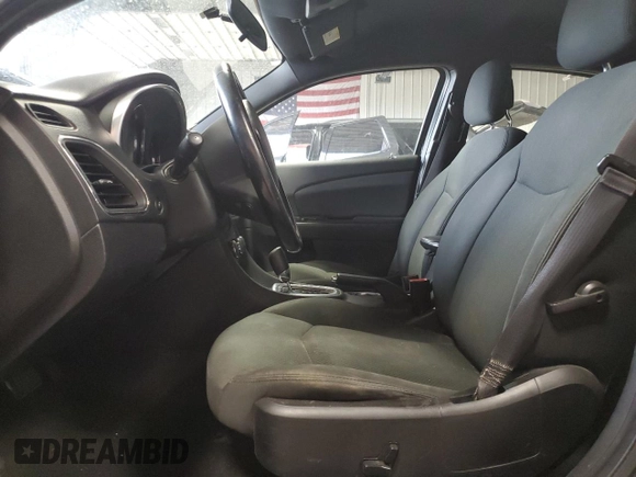 2011 Chrysler 200 Touring z VIN 1C3BC1FB0BN614507, wystawiony jako Copart lot #58739285 z przebiegiem 233 806 mil mil oraz Nie do naprawy • Non repairable. Historia ofert i sprzedaży dostępna na DreamBid. Obrazek 7.